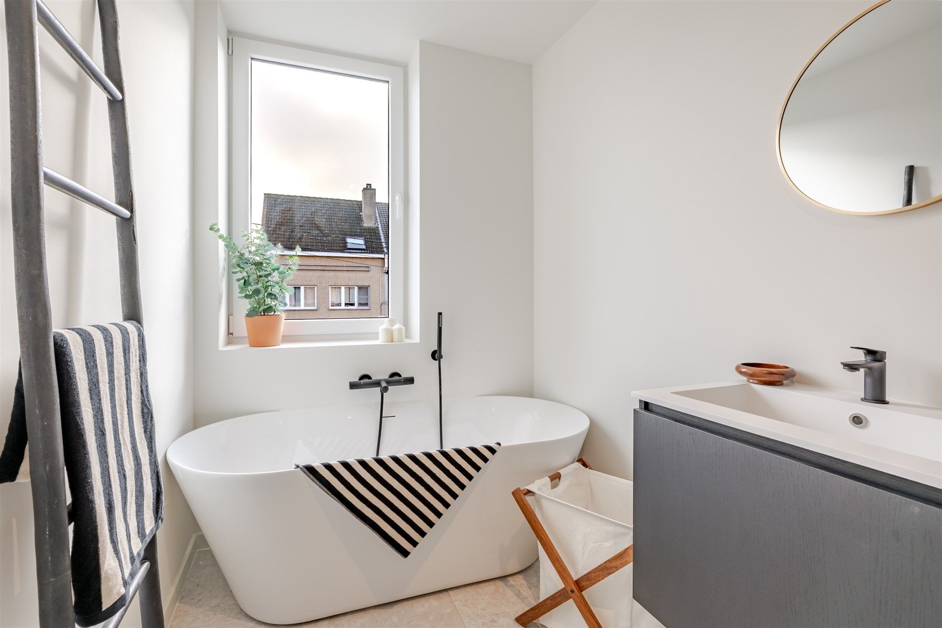 Subliem gerenoveerde woning met 4 slks op topligging foto 17