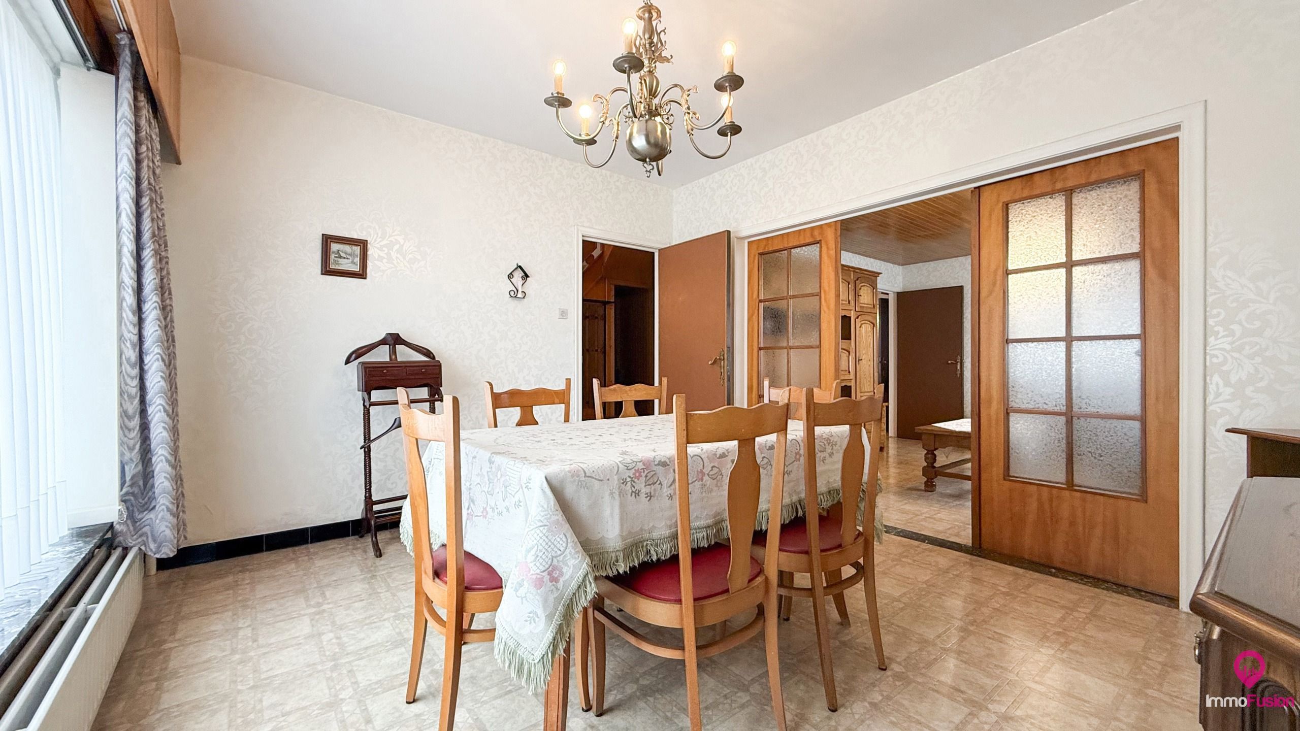 Ruime woning met 3 slaapkamers en zeer breed perceel! foto 2