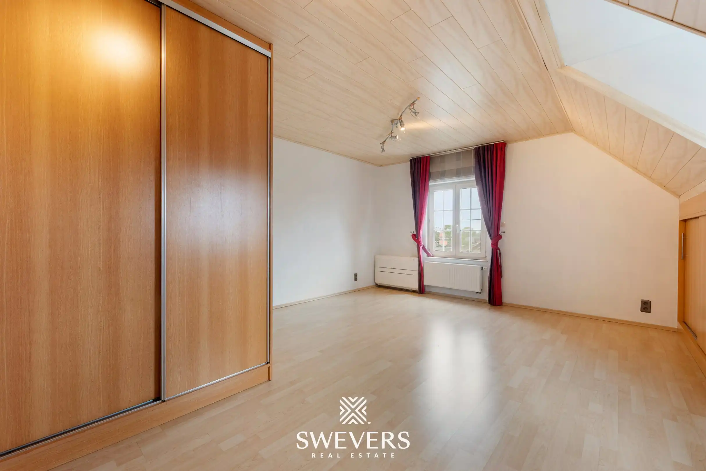 Ruime en instapklare villa met 5 slaapkamers op een perceel van 22a 96ca foto 31
