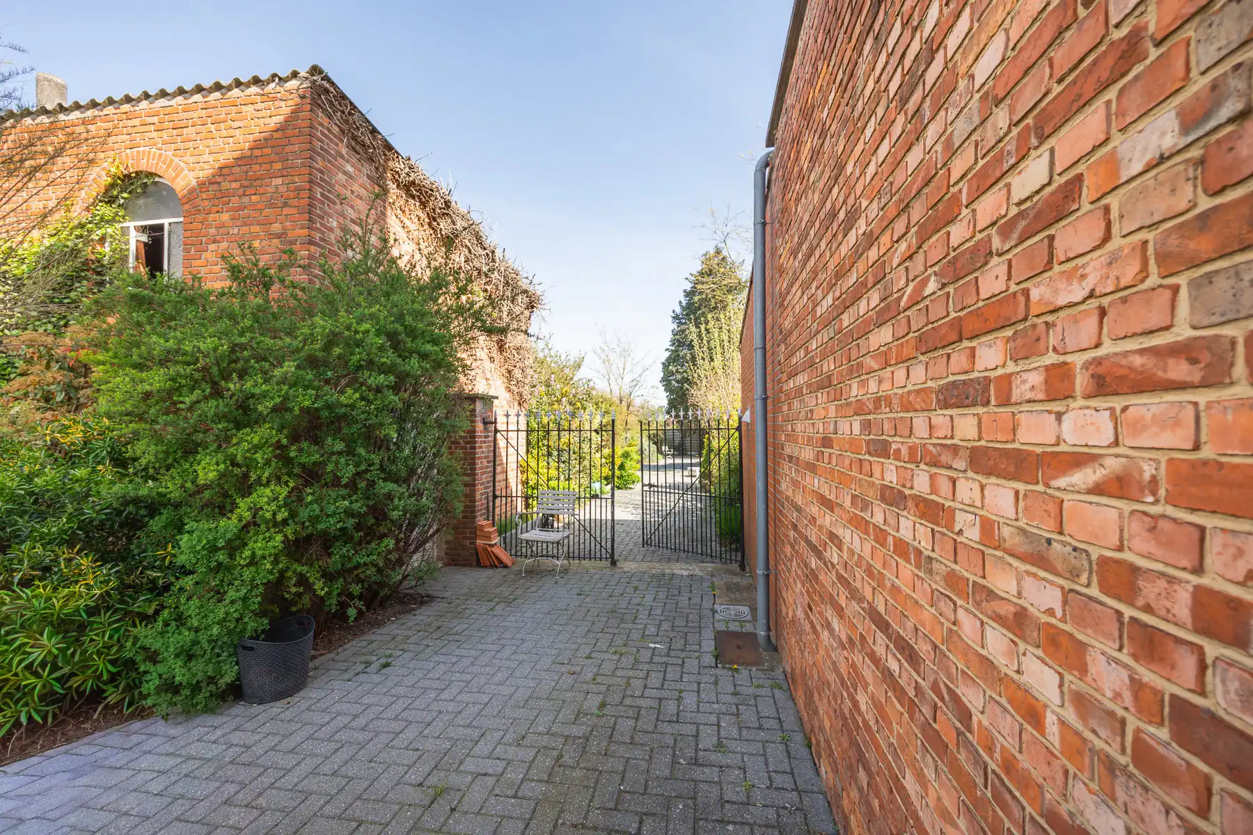 Charmante halfopen bebouwing met tal van mogelijkheden foto 2