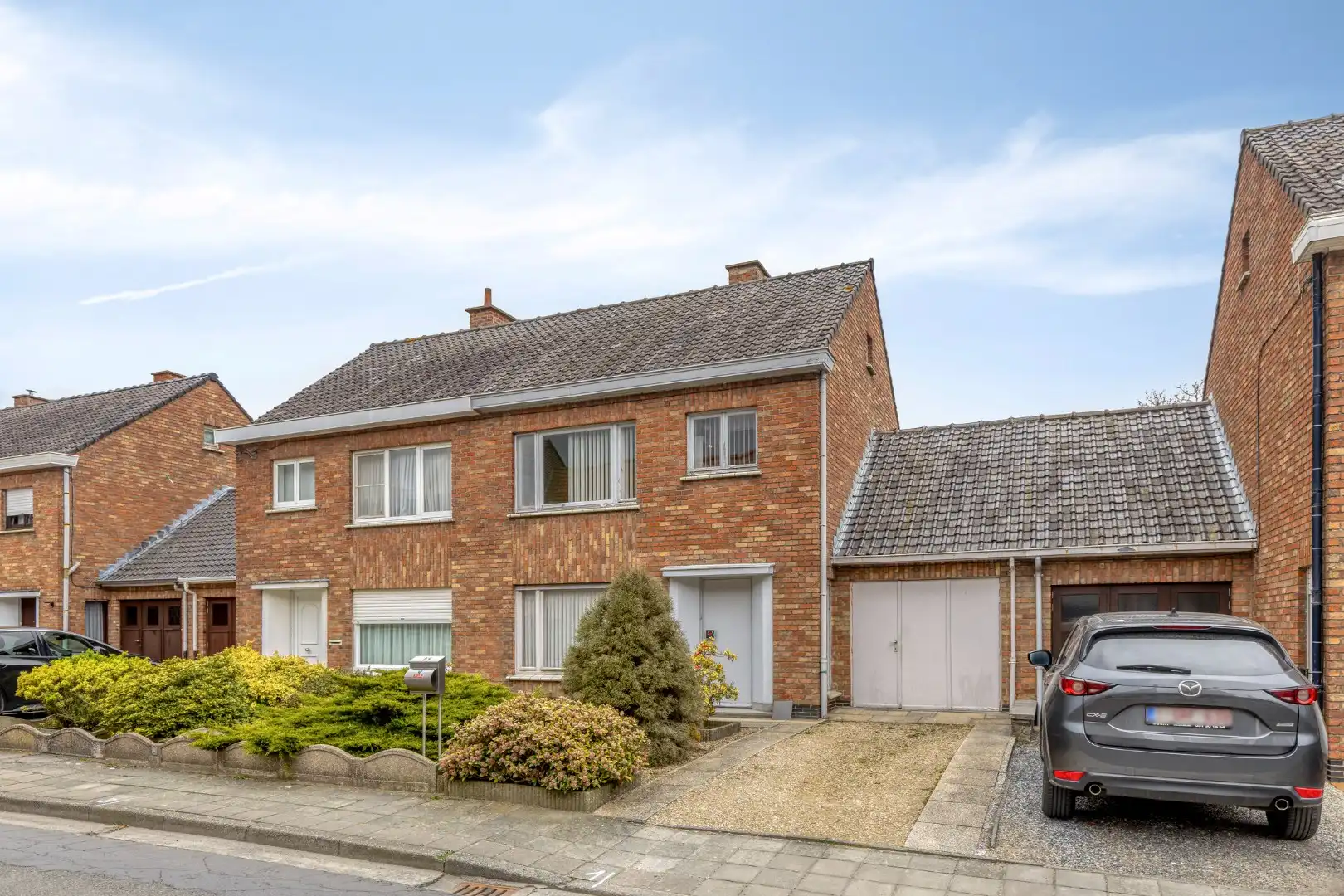 Hoofdfoto van de publicatie: Te renoveren woning met 4 slaapkamers, garage en tuin op rustige ligging!