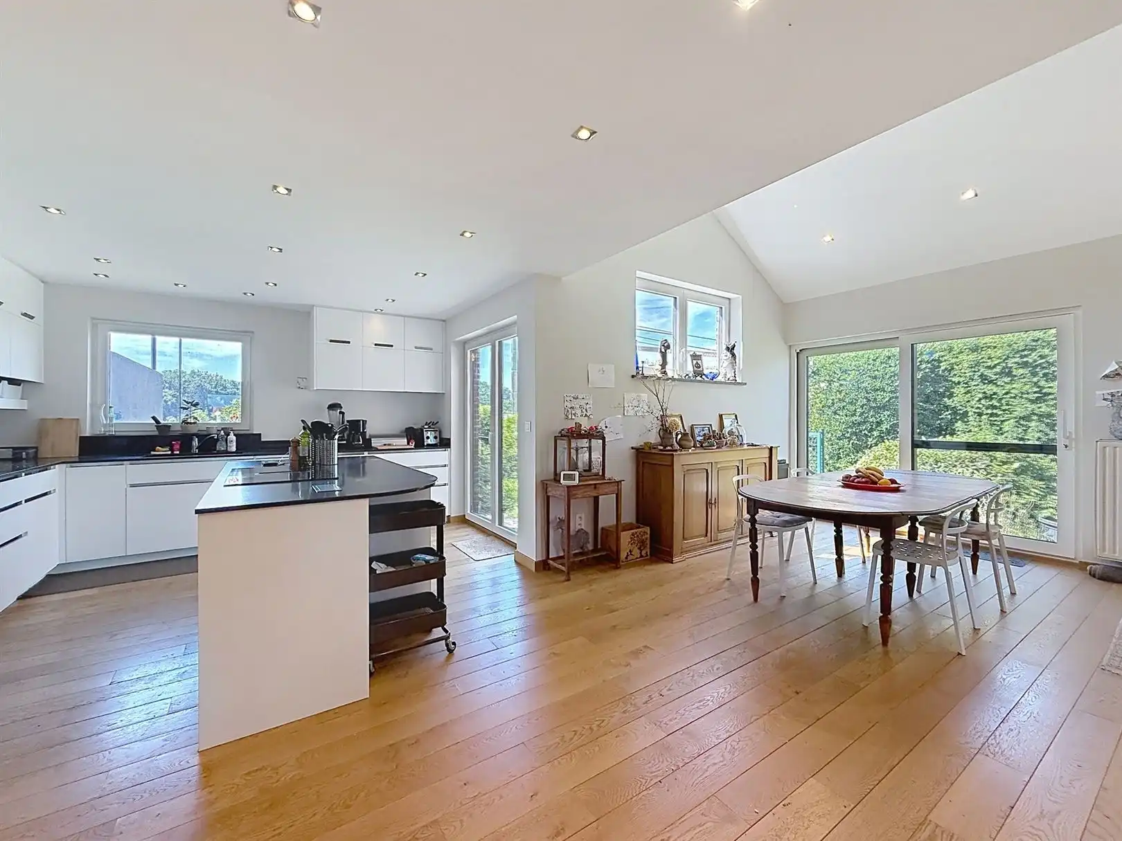 Ruime landelijke woning met 5 slpks, 19a 76ca foto 9