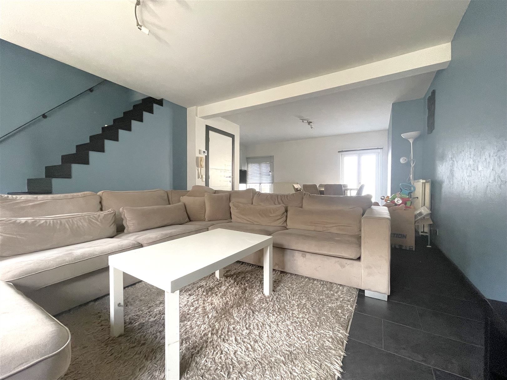 Instapklaar 2-slaapkamerappartement centrum Baasrode foto {{pictureIndex}}