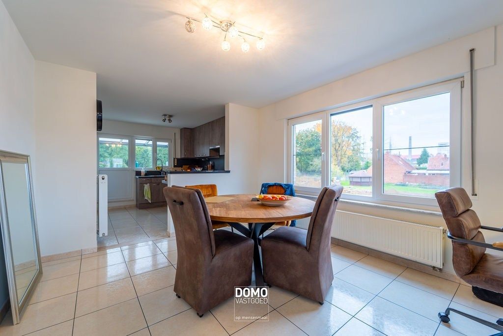 INSTAPKLAAR DUPLEXAPPARTEMENT MET TERRAS EN AUTOSTANDPLAATS IN HEUSDEN-ZOLDER foto 3