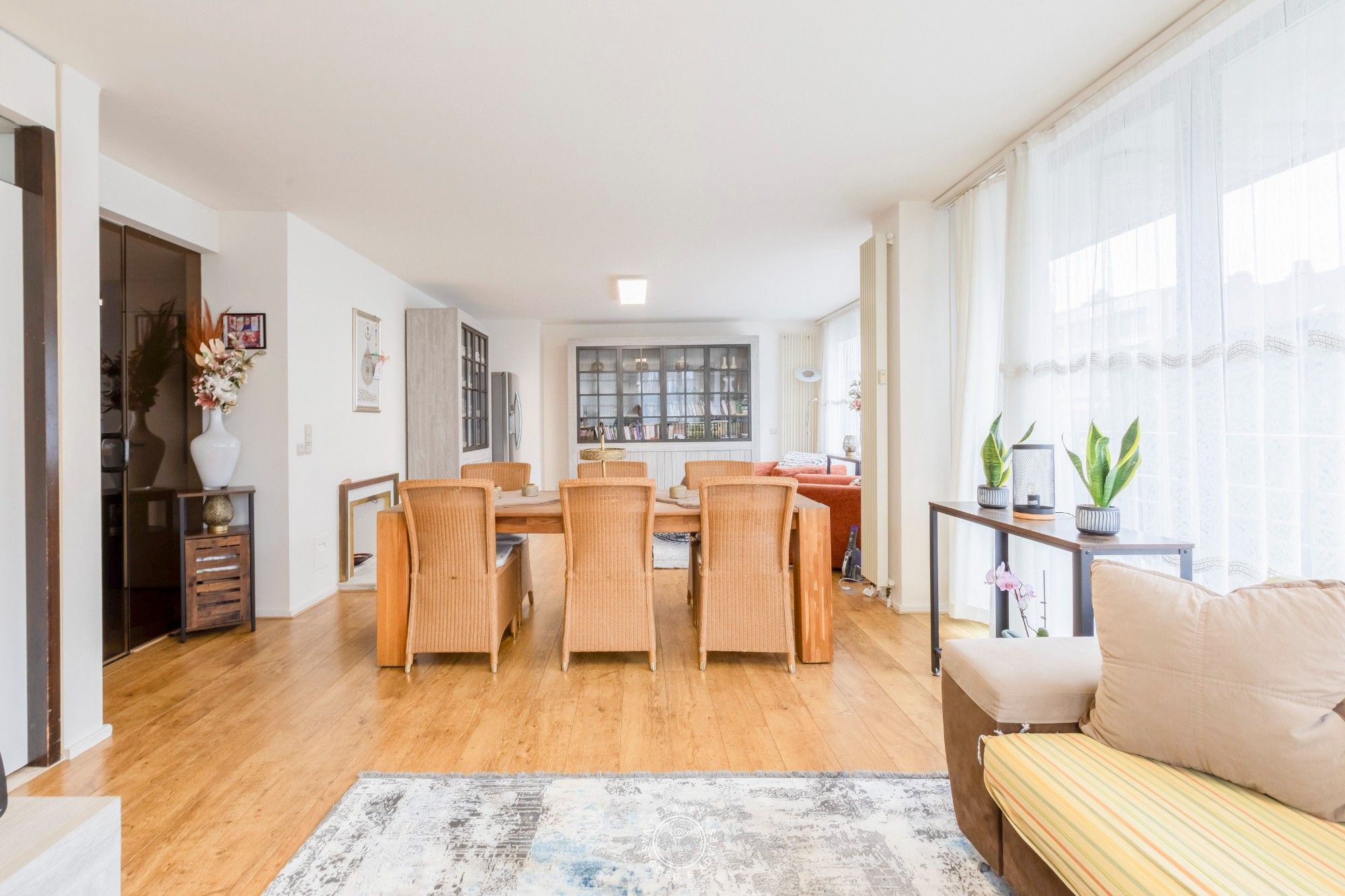 Appartement met drie slaapkamers op een goede locatie met twee ruime terrassen. foto {{pictureIndex}}