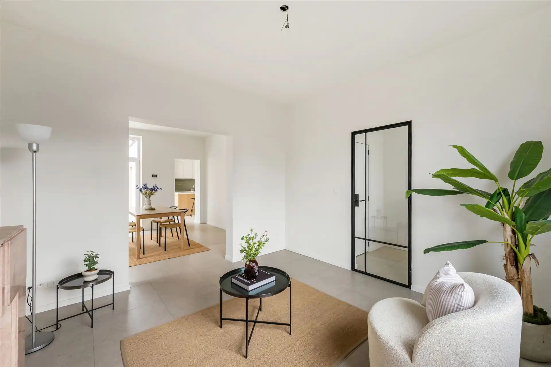 Kwalitatief gerenoveerde woning met 3 slk en leuk terras! foto {{pictureIndex}}