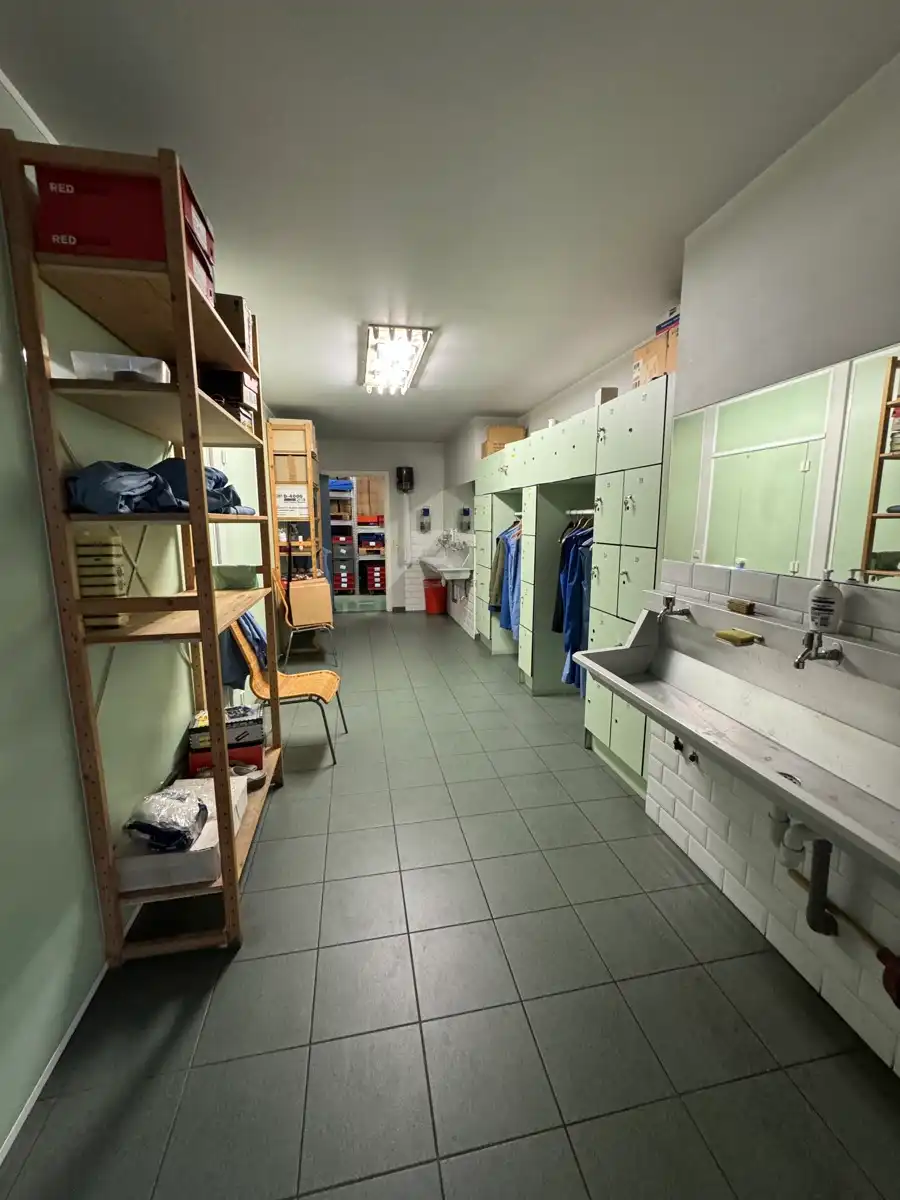 Grote magazijnruimte/atelier met kantoor te koop in Deurne  foto 24