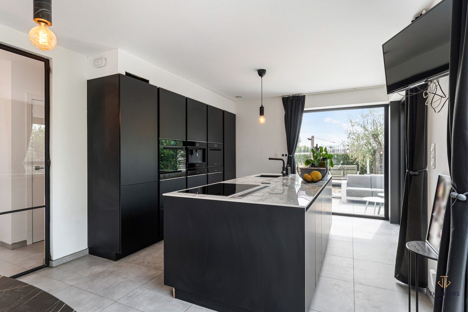 RECENTE MODERNE WONING MET ZWEMBAD & OPTIONEEL AAN TE KOPEN WEIDE VAN 1HA. foto 10