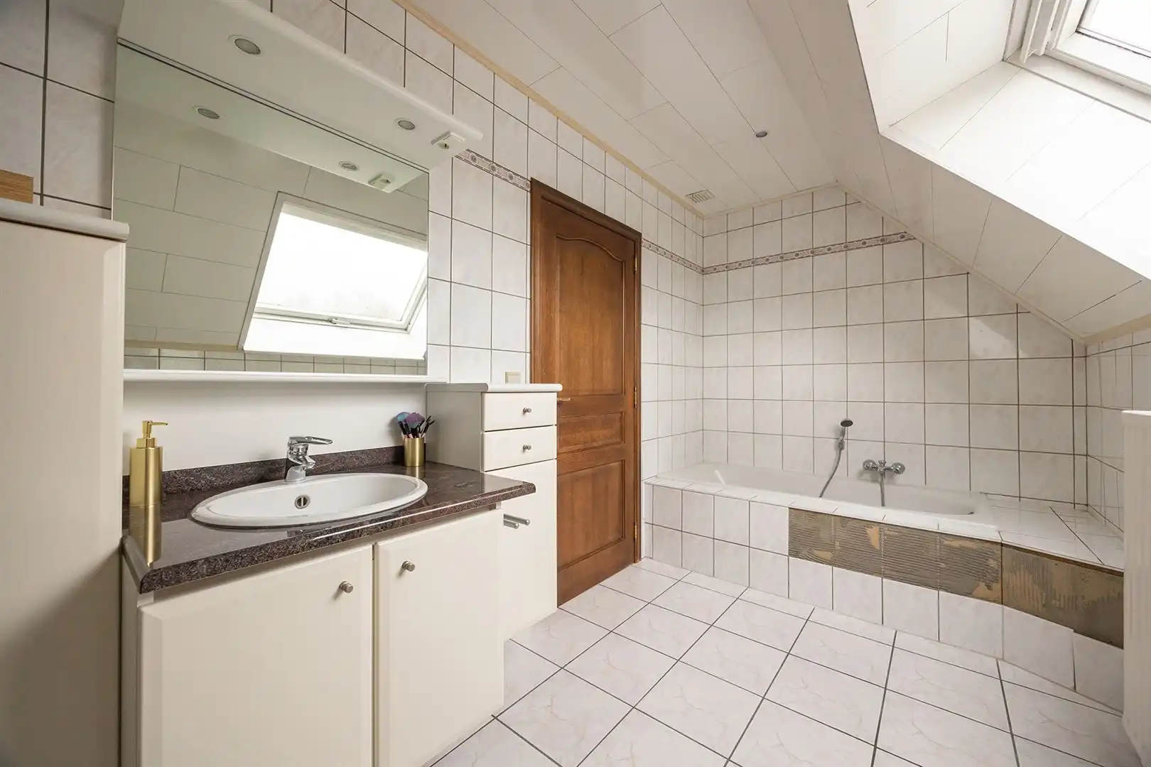 Verzorgde woning met 3 slpk en ruime tuin te Putte foto 8