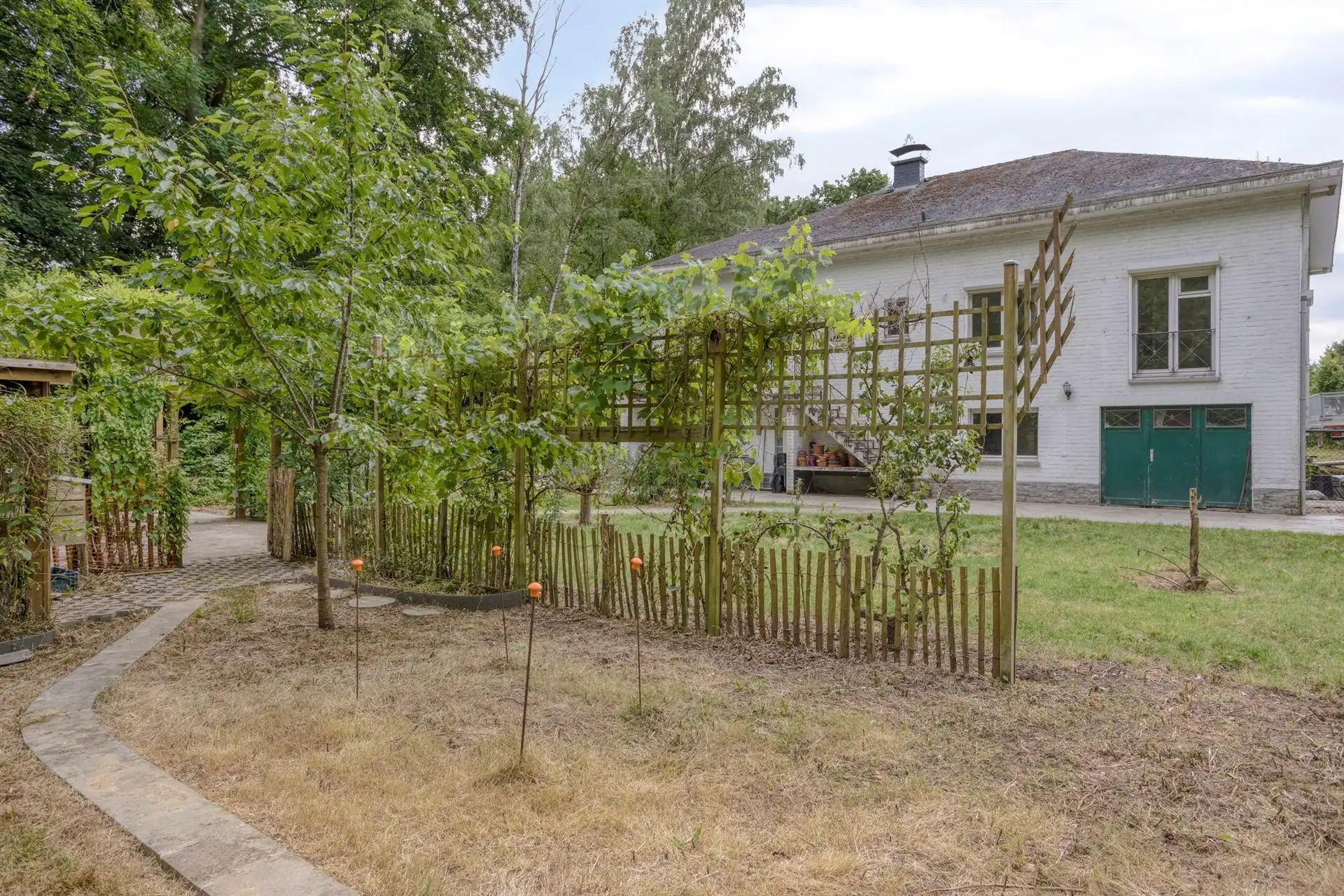 Klassieke villa met enorm potentieel in rustige wijk foto 33