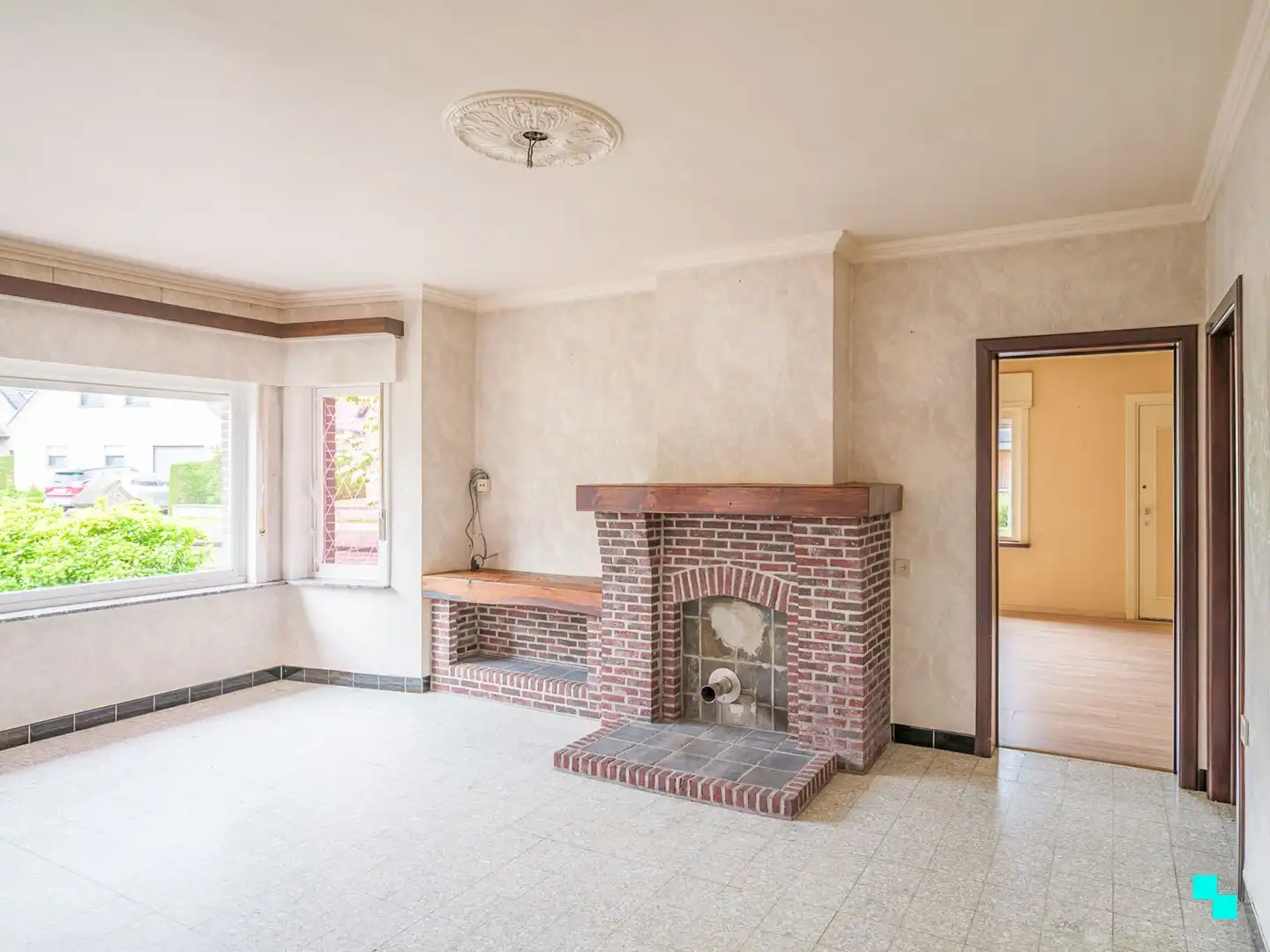 Ruime, te renoveren woning in het mooie Asper foto 7