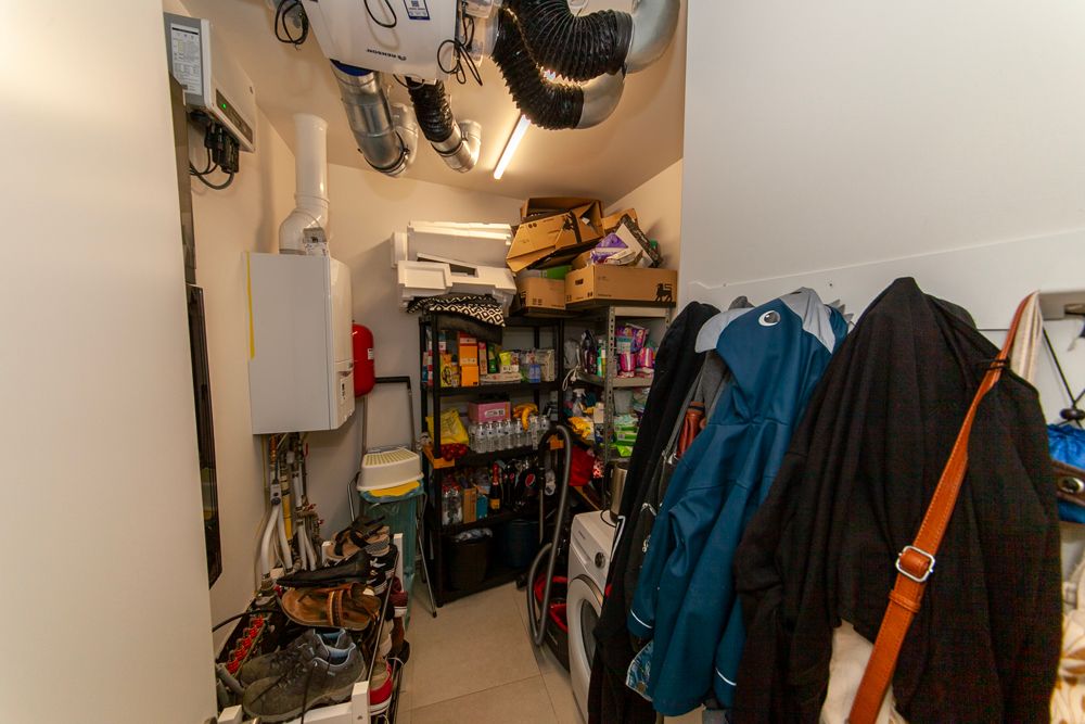 QUASI NIEUWBOUW ZONDER BTW INCL.CARPORT EN TERRAS foto 14