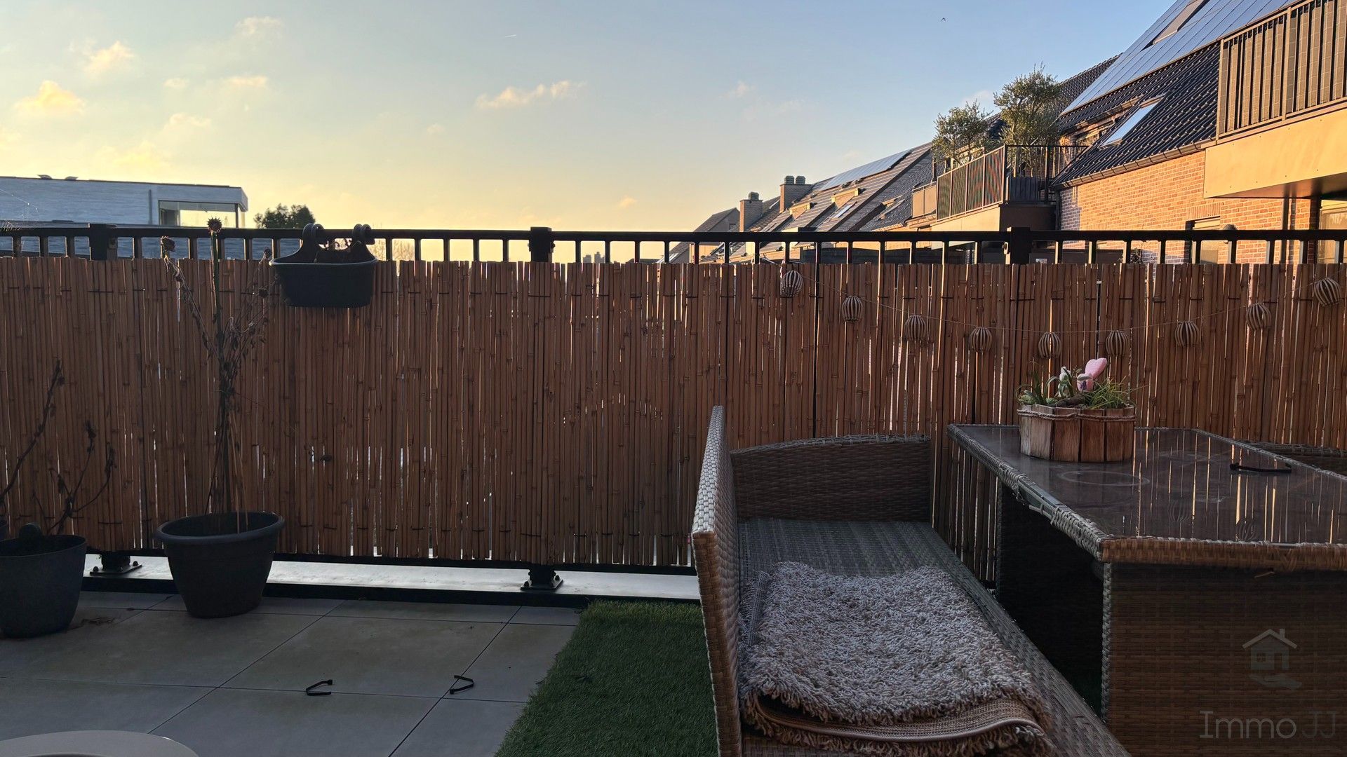 Ruim appartement met terras en garagebox foto 5