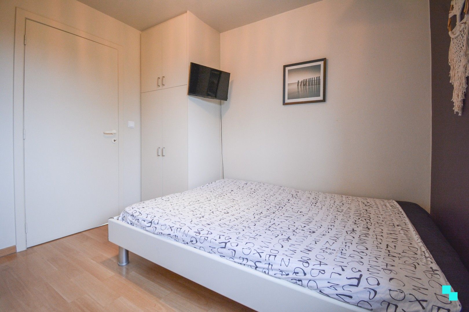 Smaakvol gerenoveerde woning met garage achteraan te Roeselare foto 32