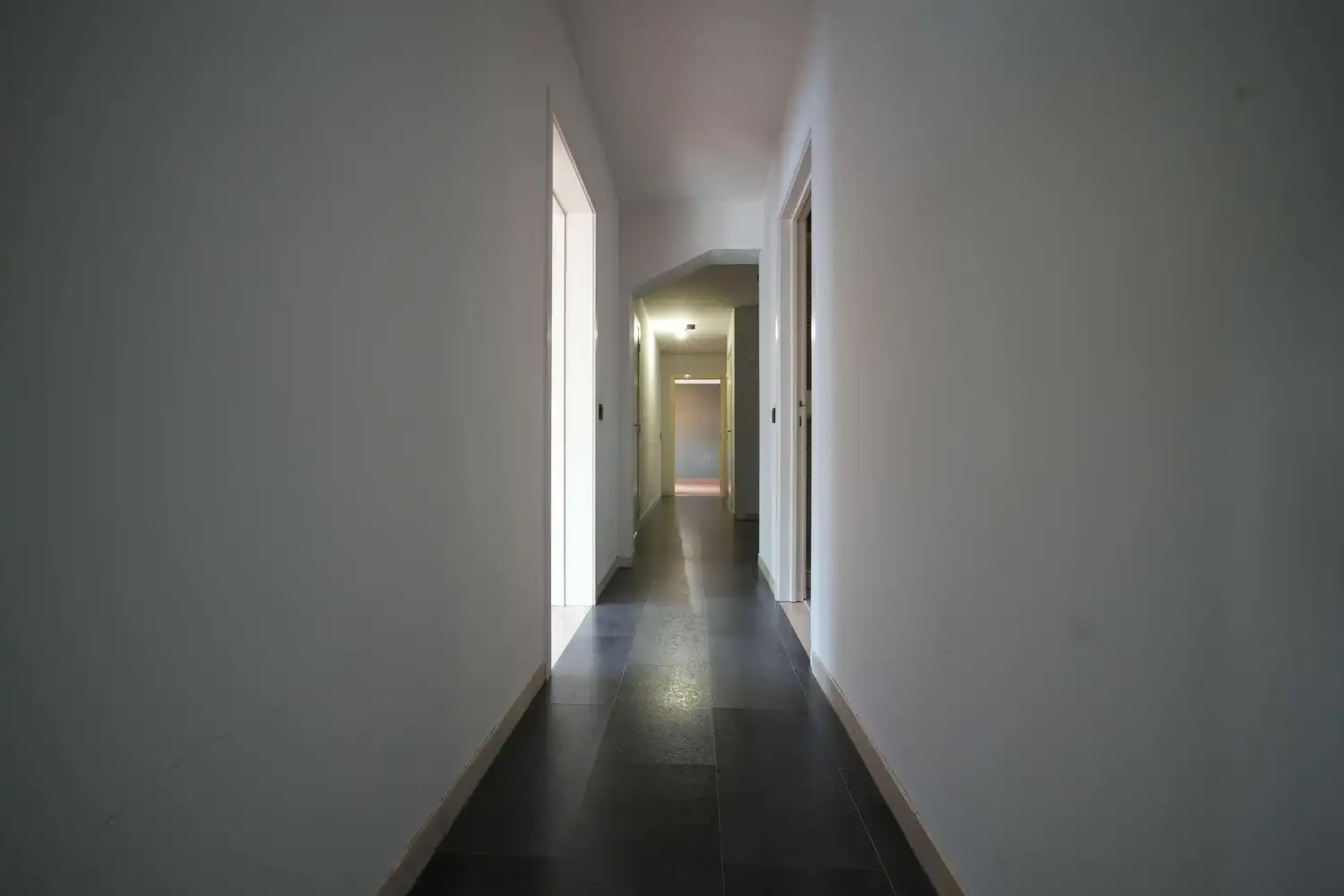 Ruim 3-slaapkamerappartement nabij centrum Genk met optie garage foto 16