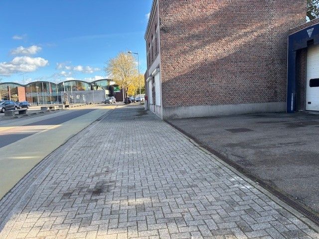 Gelijkvloerse koel- en handelsruimtes met laad- en loskade foto 31