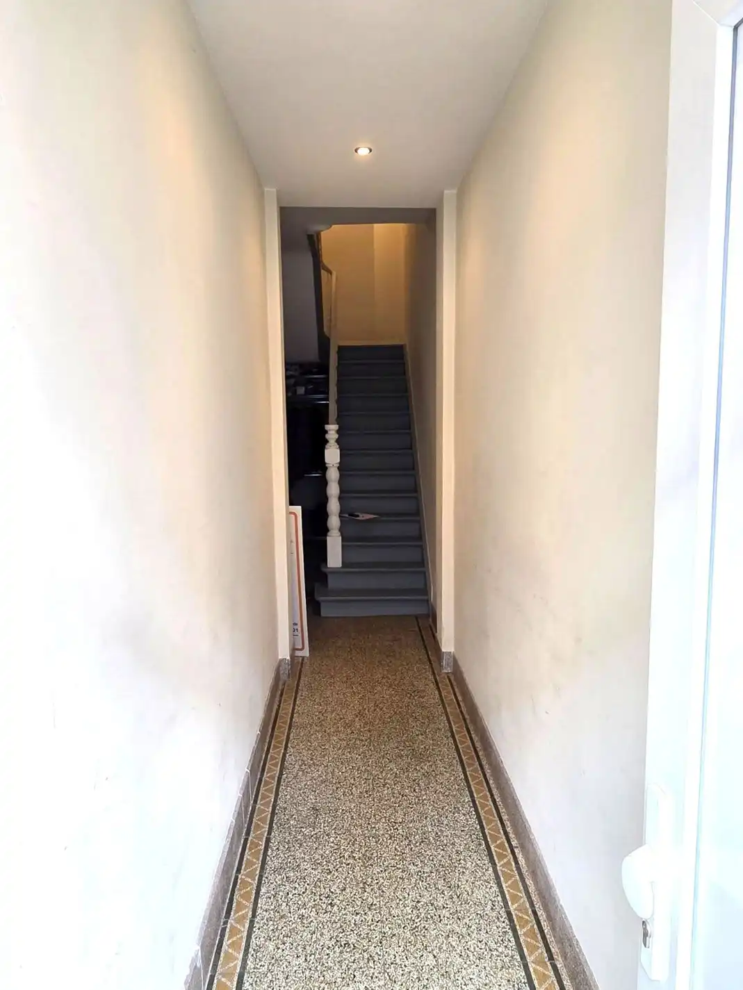 Gebouw opgedeeld in 2 appartementen. foto 2