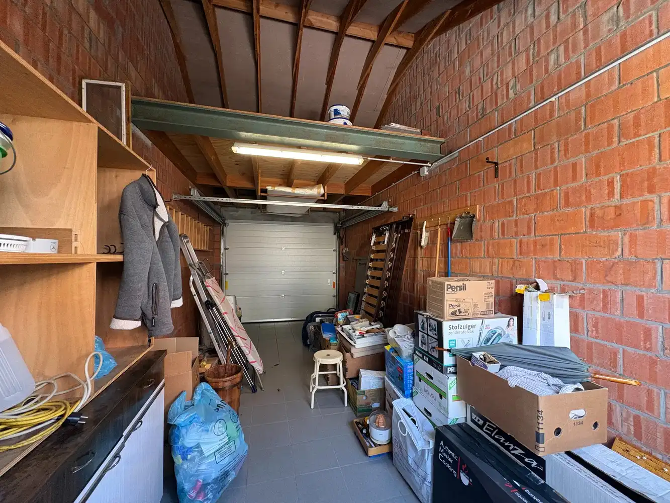 Lichtrijk appartement met twee slaapkamers + garage foto 12