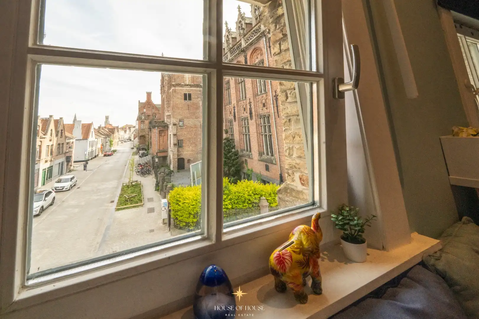 Charmante hoekwoning met praktijkruimte & dakterras in het hart van Brugge. foto 28