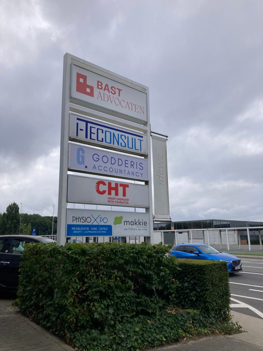 Ruime kantoorruimte te huur op toplocatie tussen Kortrijk centrum en ’t Hoge foto 9