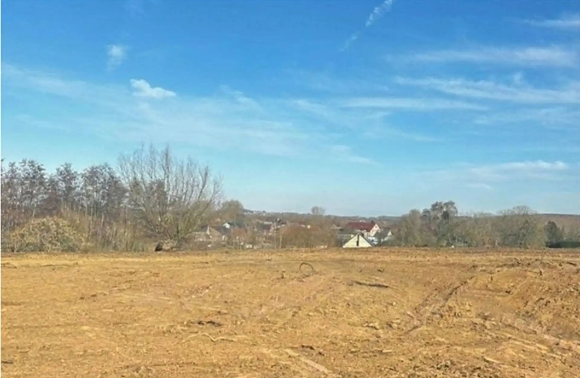 Villagrond op wandelafstand van dorpscentrum foto {{pictureIndex}}