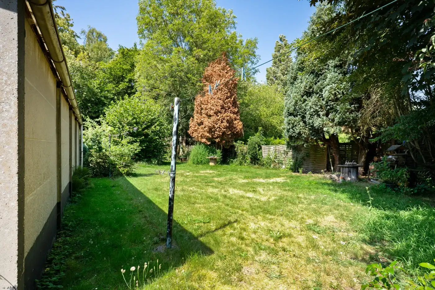 Vrijstaande, te renoveren woning met 3 slpk., garage en tuin foto 23