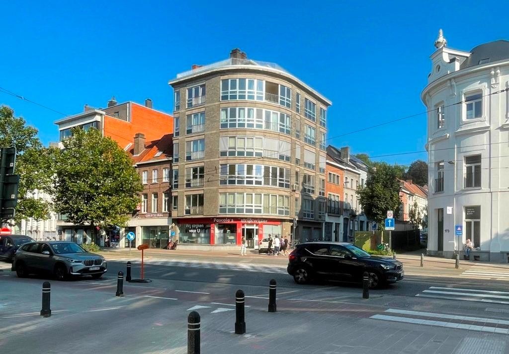 Pas gerenoveerd twee slaapkamer appartement nabij Gent-Sint-Pieters. foto 11