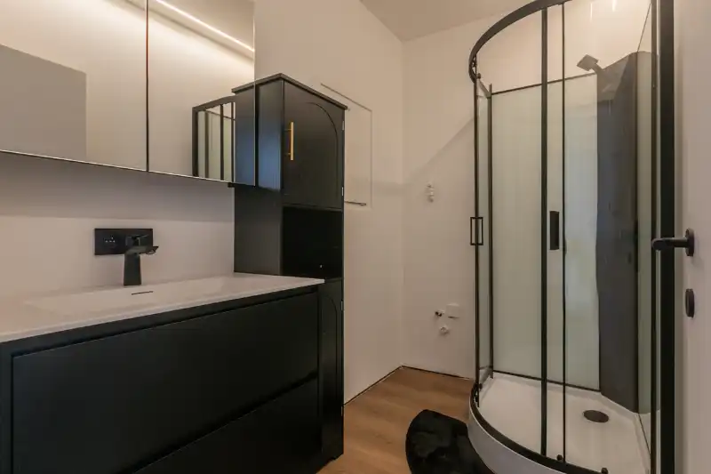 Residentieel gelegen, instapklaar appartement met 2 slaapkamers, terras, kelder en ruime Garage (energielabel B...) foto 2