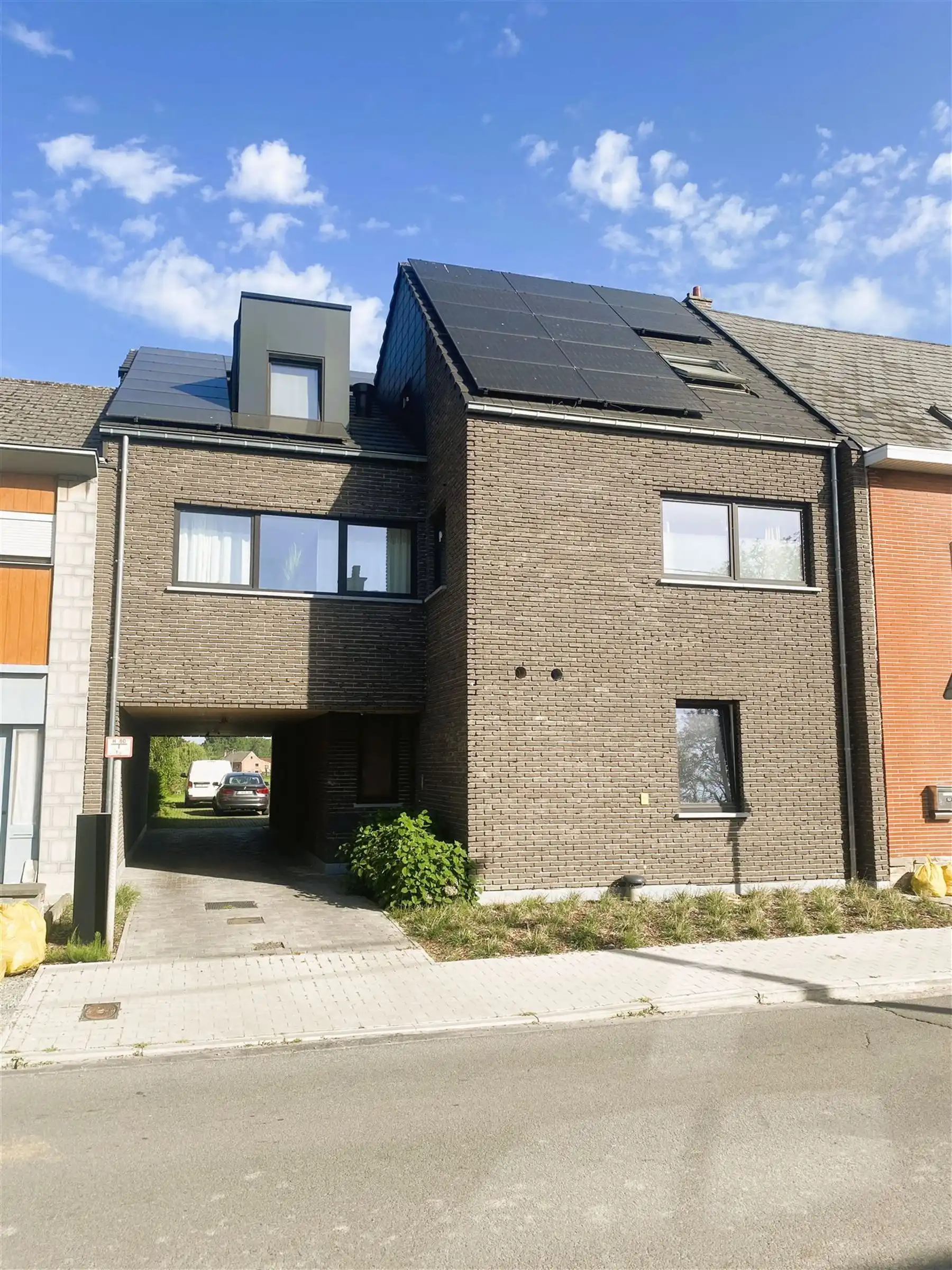 duplex foto {{pictureIndex}}