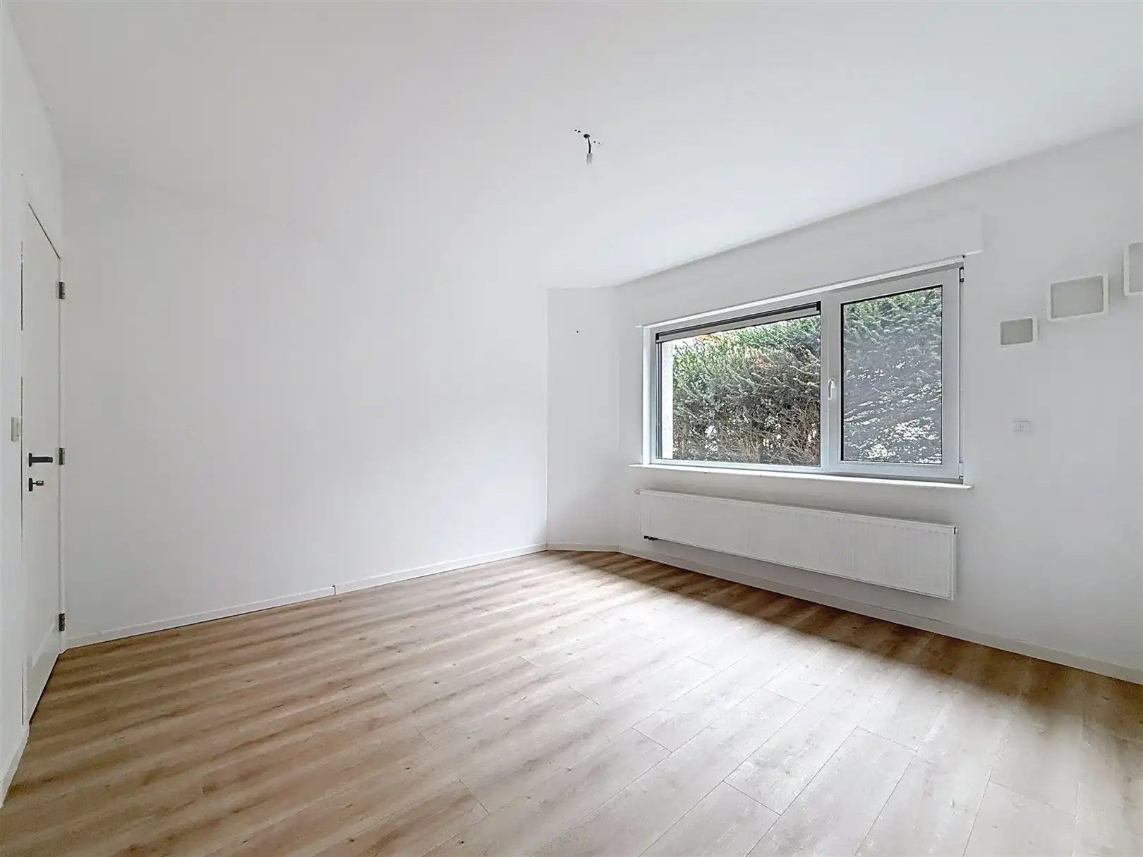 Ruime gerenoveerde woning, 5 slpks, 2 bdks, tuin, 11a 11ca  foto 14