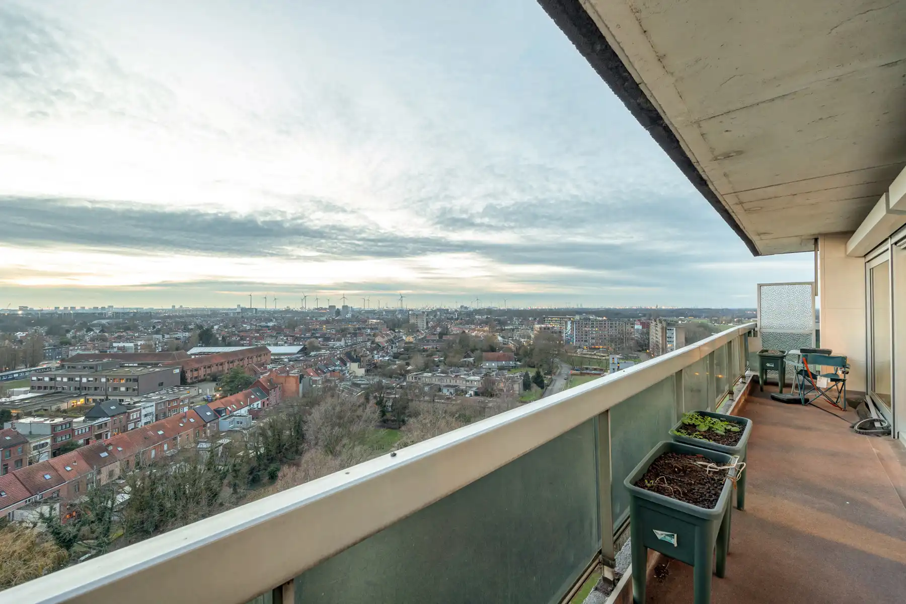 Volledig instapklaar één-slaapkamerappartement nabij het centrum van Merksem! foto 10