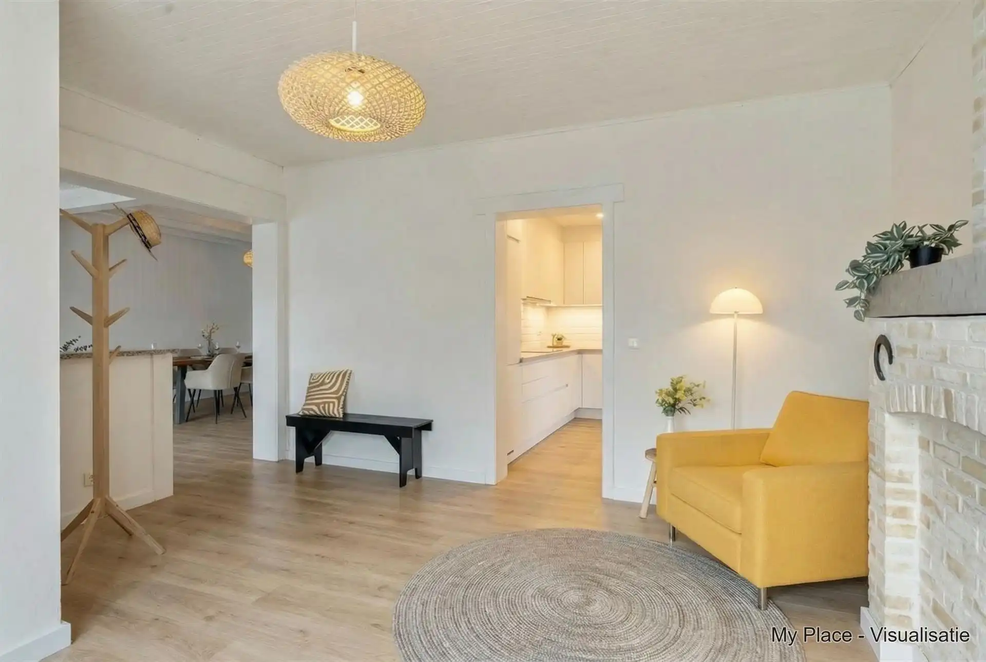 Renovatiewoning met garage en tuin. foto 3