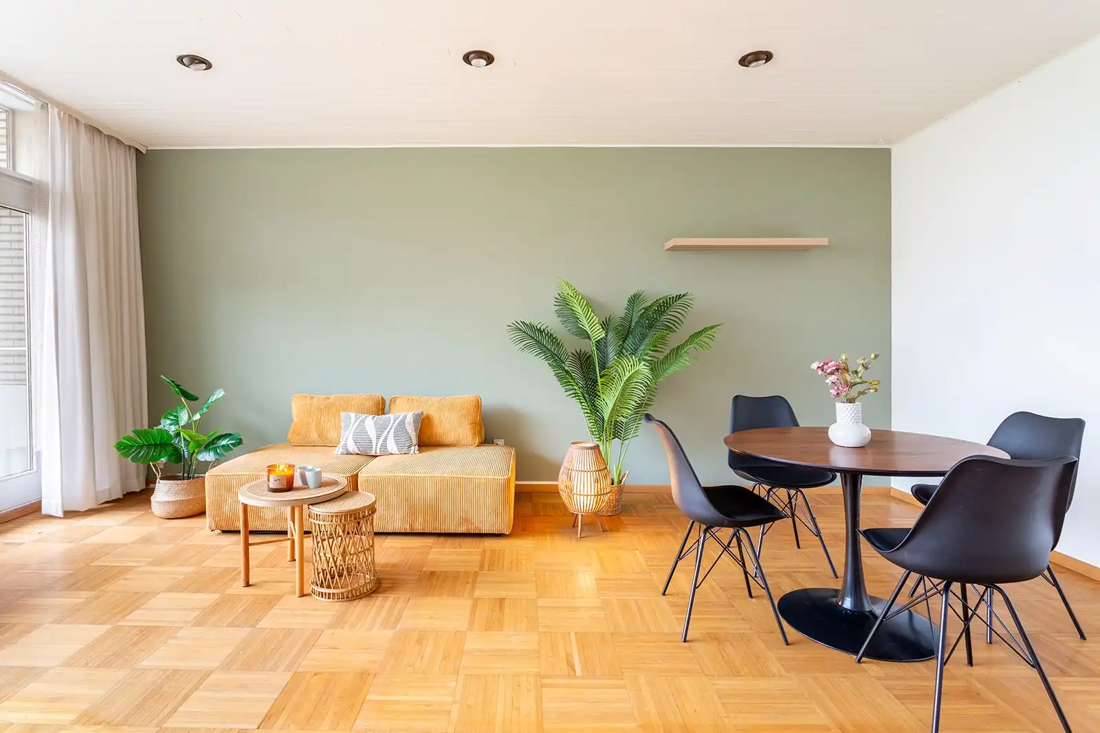 Ruim appartement met 3 slaapkamers en 2 terrassen foto 2