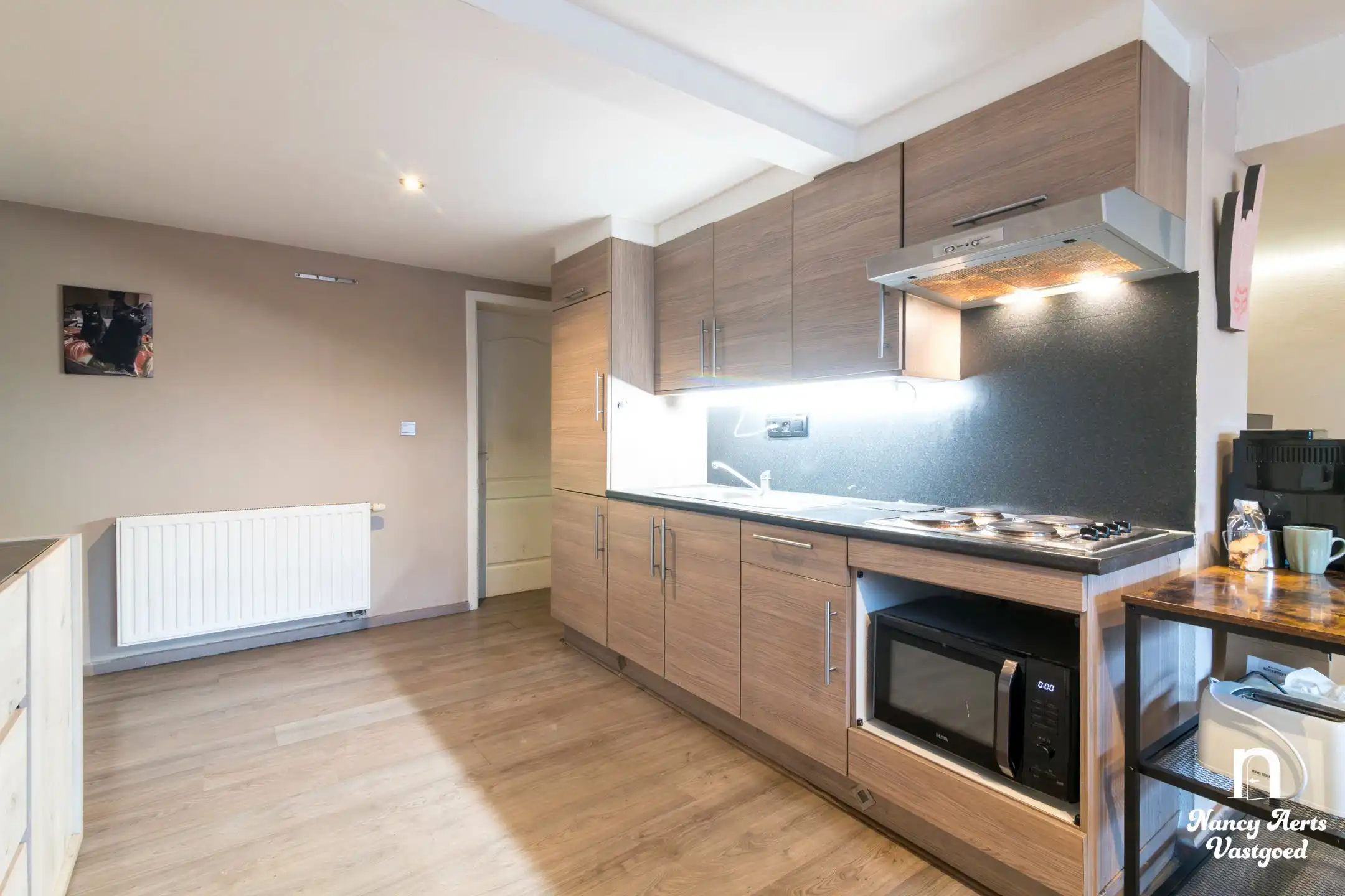 Halfopen woning met grote omheinde tuin en mooi uitzicht foto 7