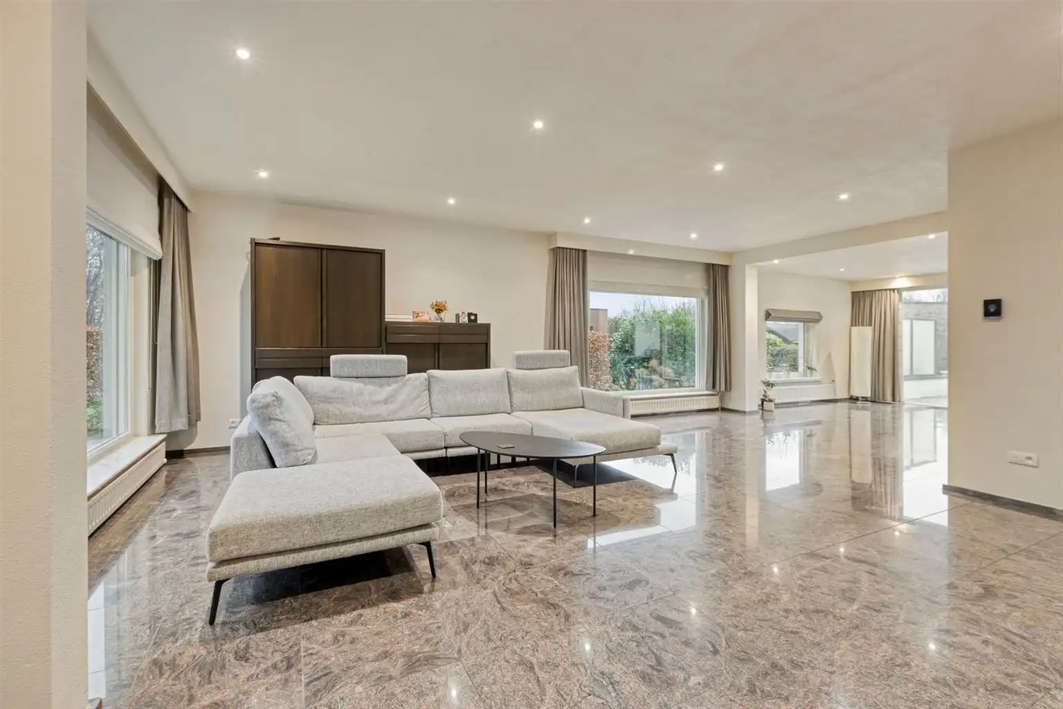 Vrijstaande woning met 3 slaapkamers, inpandige garage en een omheinde tuin, rustig gelegen nabij het centrum van Maaseik. foto 6