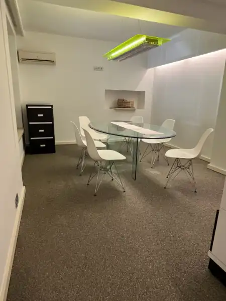 Commercieel pand van 180m² gelegen in het centrum van Genk, tegenover Shopping1. foto 14