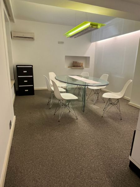 Commercieel pand van 180m² gelegen in het centrum van Genk, tegenover Shopping1. foto 14