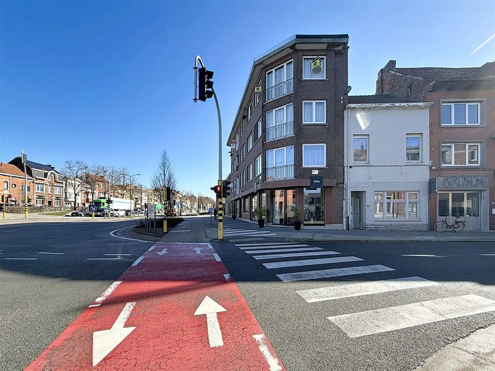 Eén slaapkamer apparment met kelder foto 2