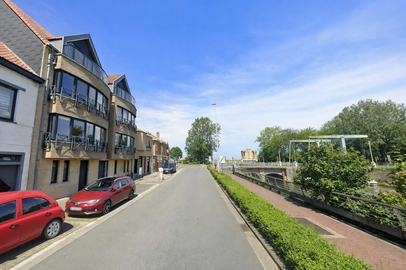 Instapklaar appartement met 2 slaapkamers aan de waterlijn van Nieuwpoort-stad. foto {{pictureIndex}}