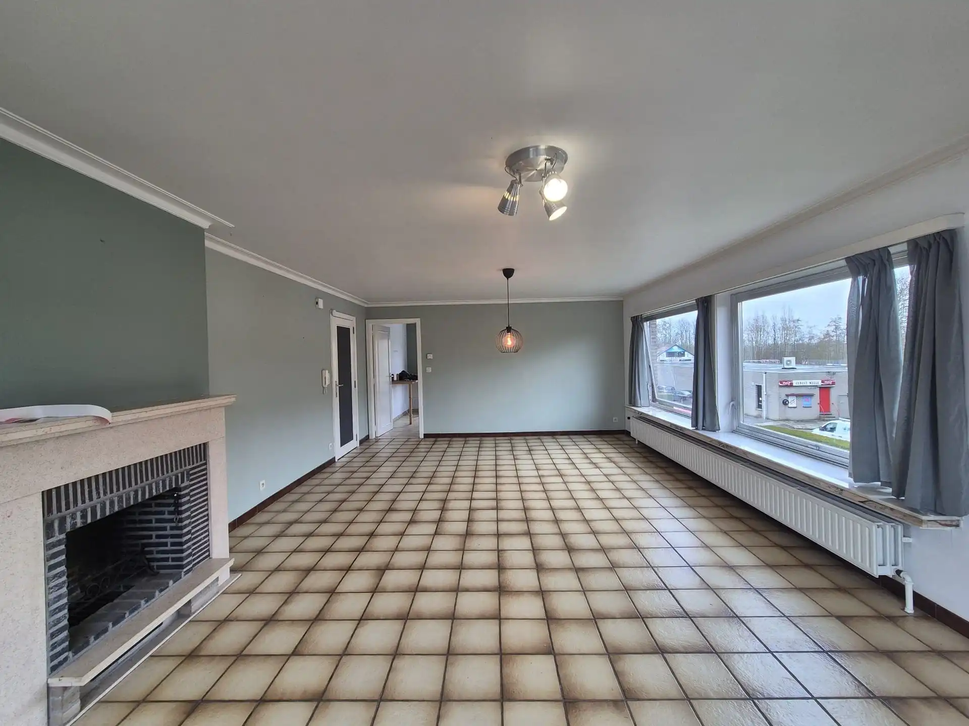 Centraal gelegen ruim appartement met groot zongericht terras en garage. foto 3