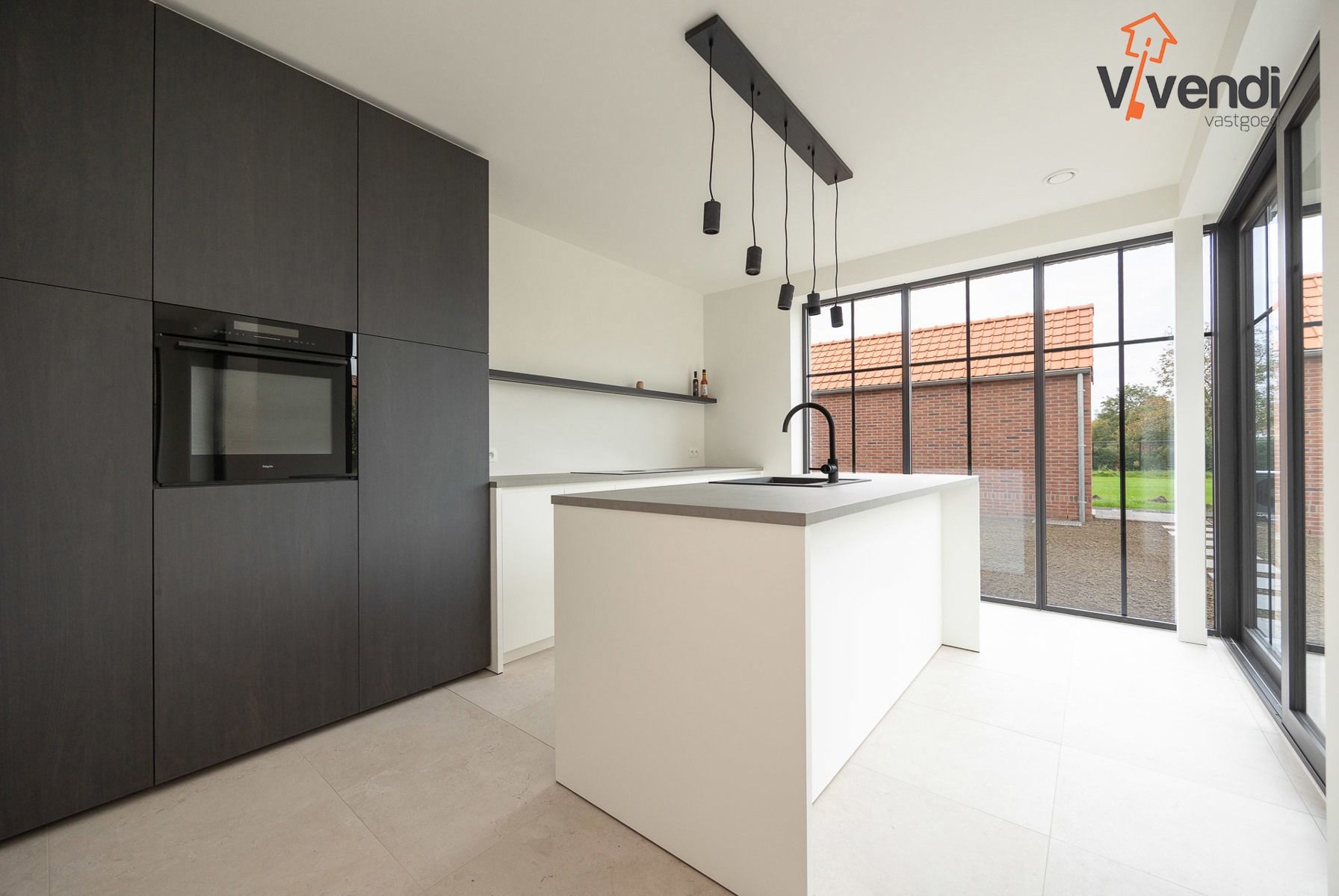 Stijlvol wonen in de schaduw van de St-Michielskerk. foto 4