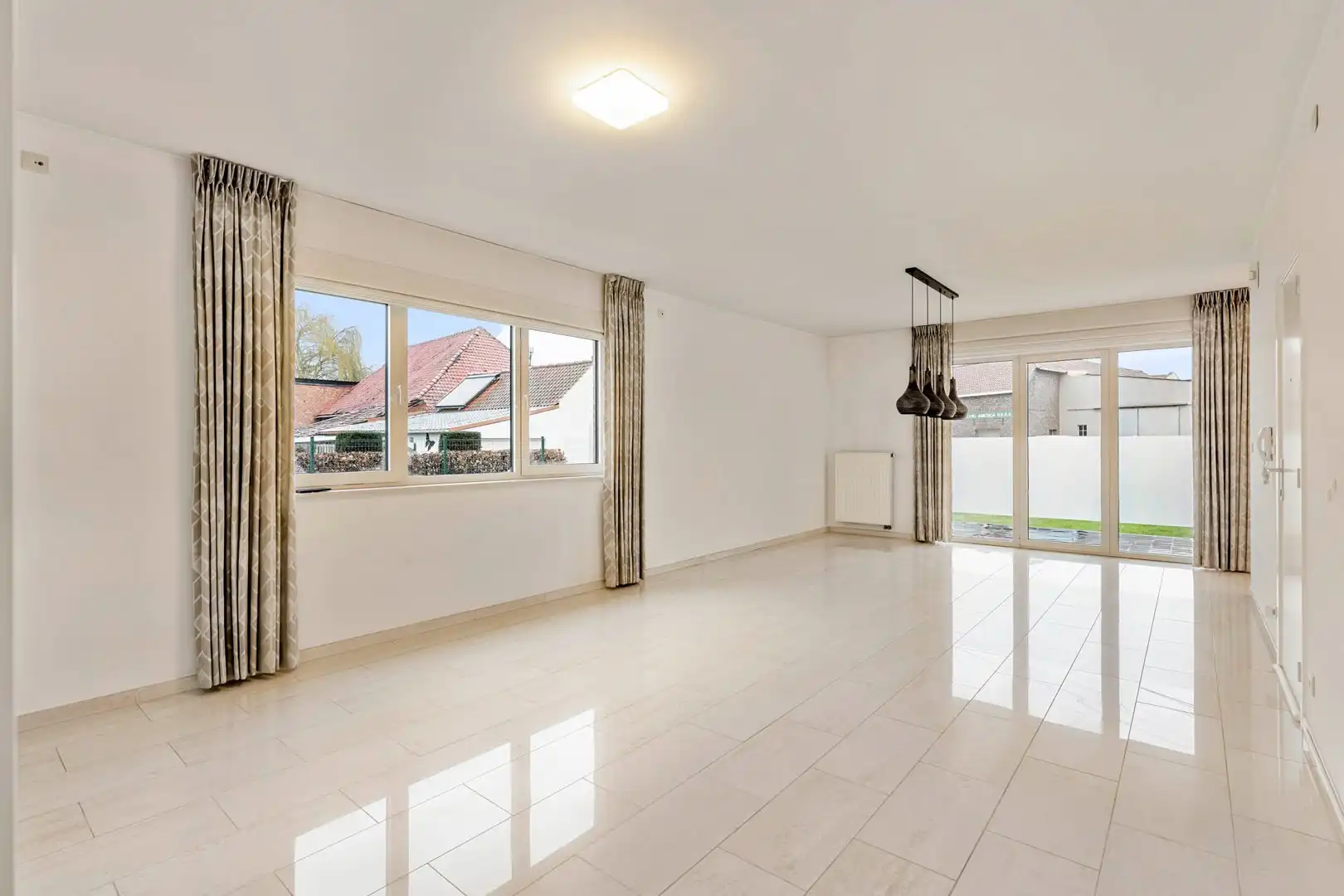 Lichtrijk 2-slaapkamerappartement met 2 terrassen + autostaanplaats in Zepperen (Sint-Truiden). foto 2