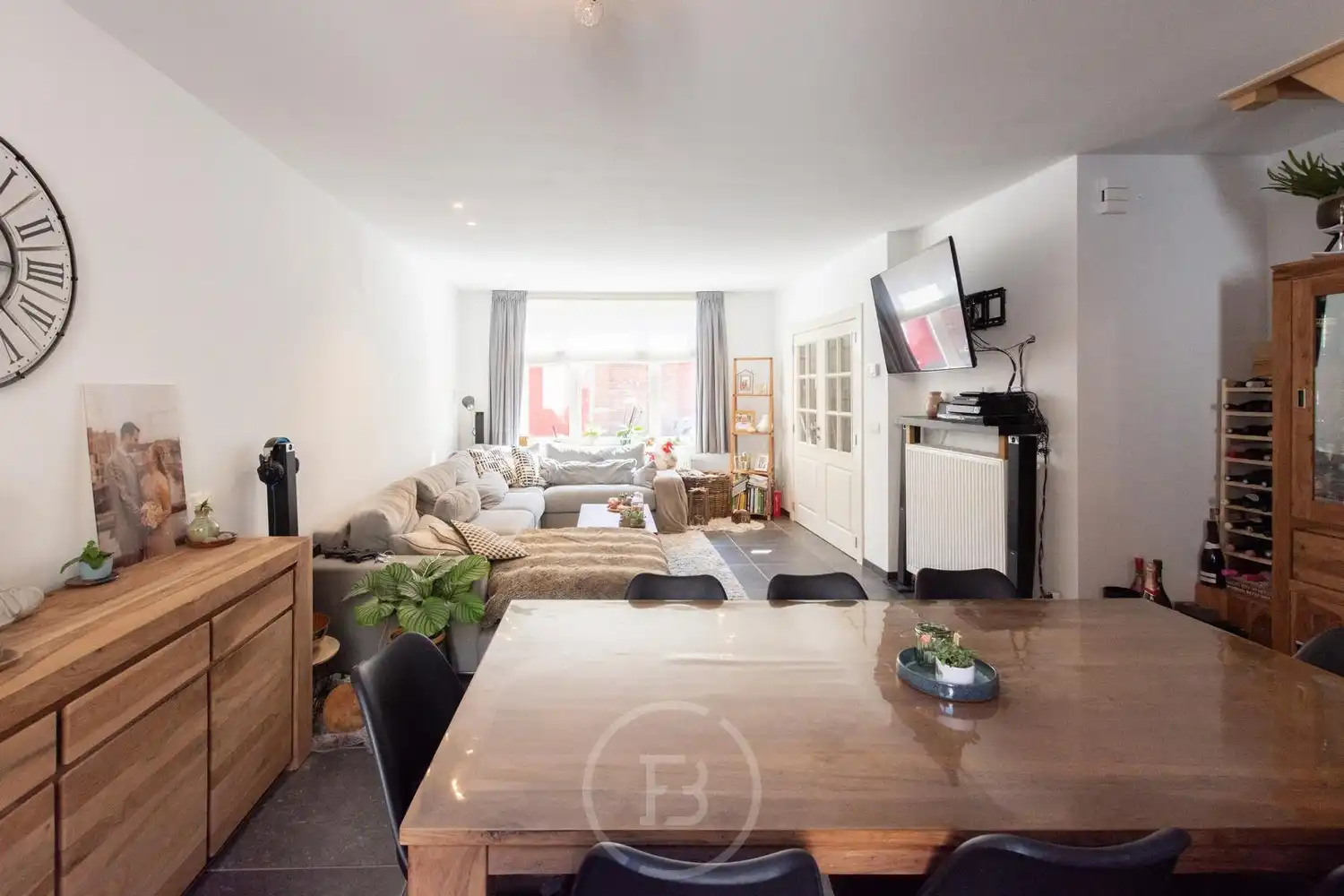 Brugge centrum, Instapklaar degelijk gerenoveerd energiezuinig  lichtrijk woonhuis  met 3 slaapkamers en koer foto 2