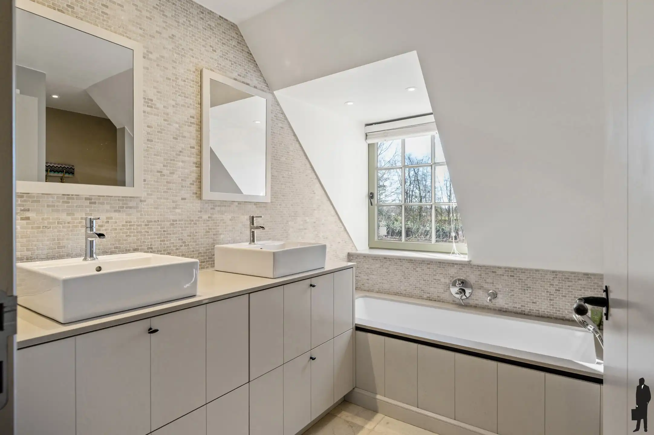 Prachtige woning met 4 slpks, 2 badks en ZW tuin met privacy foto 23