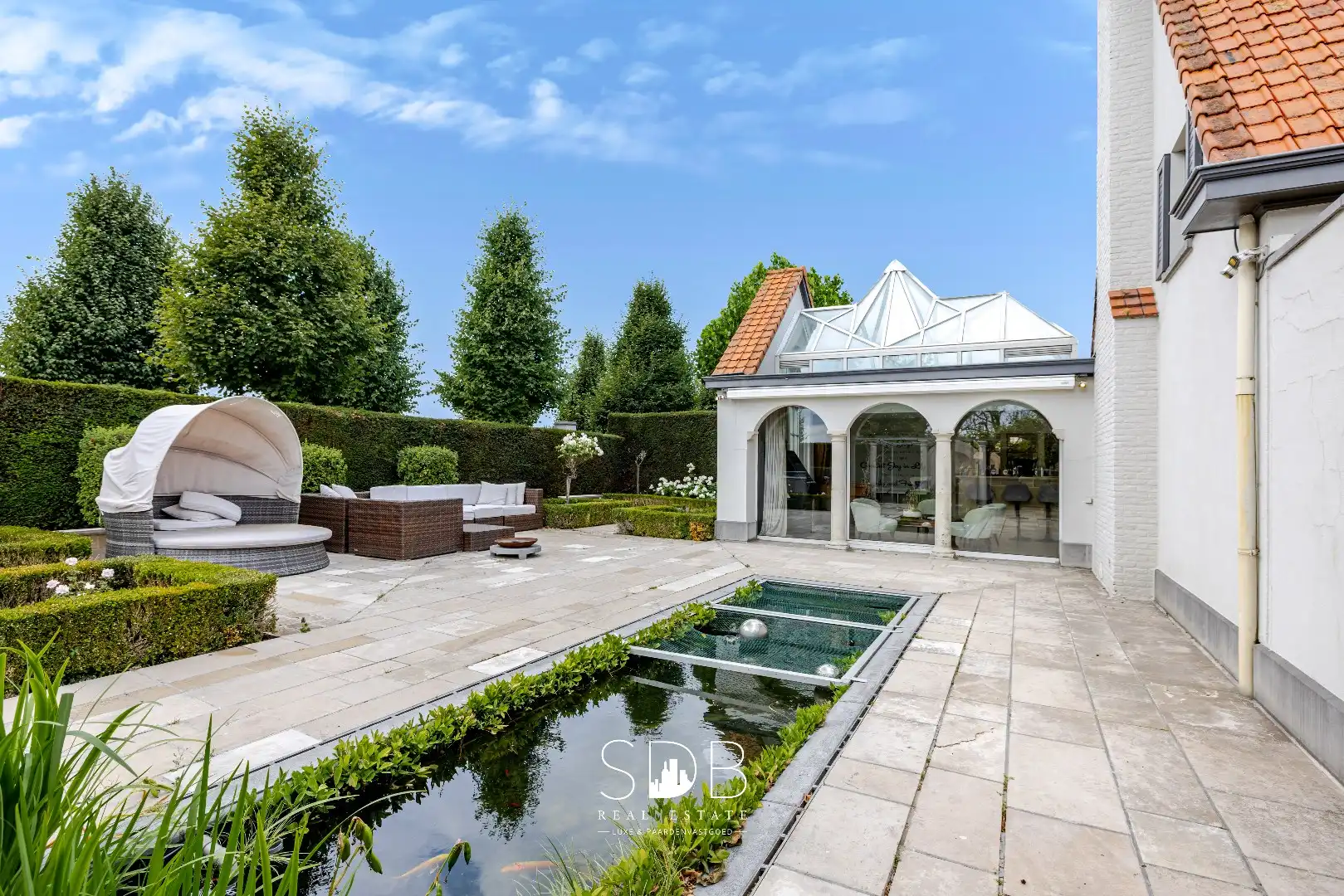 Landelijke villa met bijgebouwen en graslanden op 23.740m² foto 27