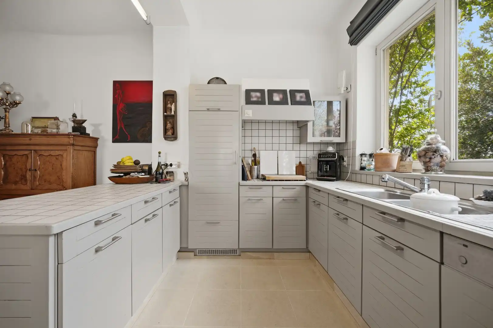 Karaktervolle interbellumwoning met veel ruimte, grote tuin en garage foto 15