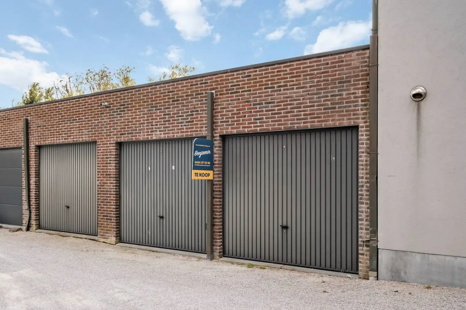 Garage in het centrum van Dadizele foto {{pictureIndex}}