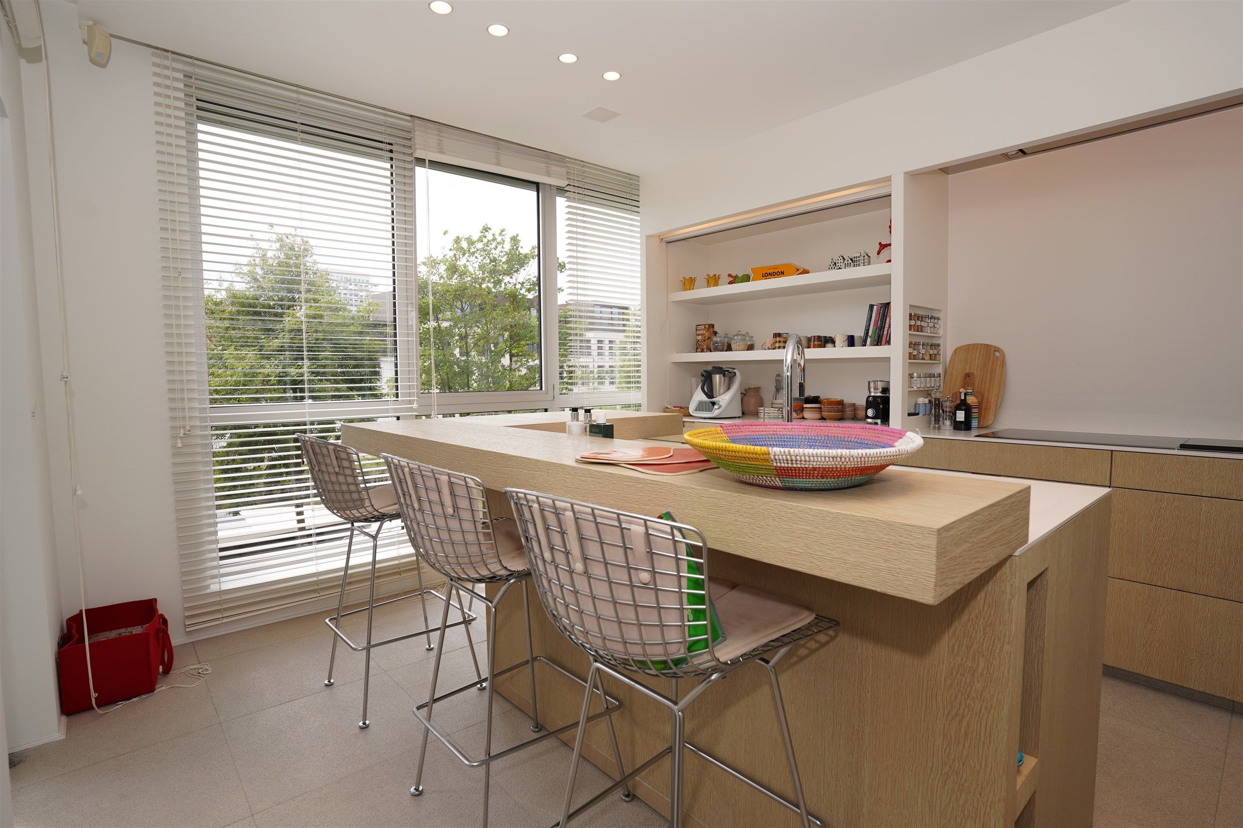Luxeappartement met frontaal Leiezicht & voorbijglijdende bootjes foto 17