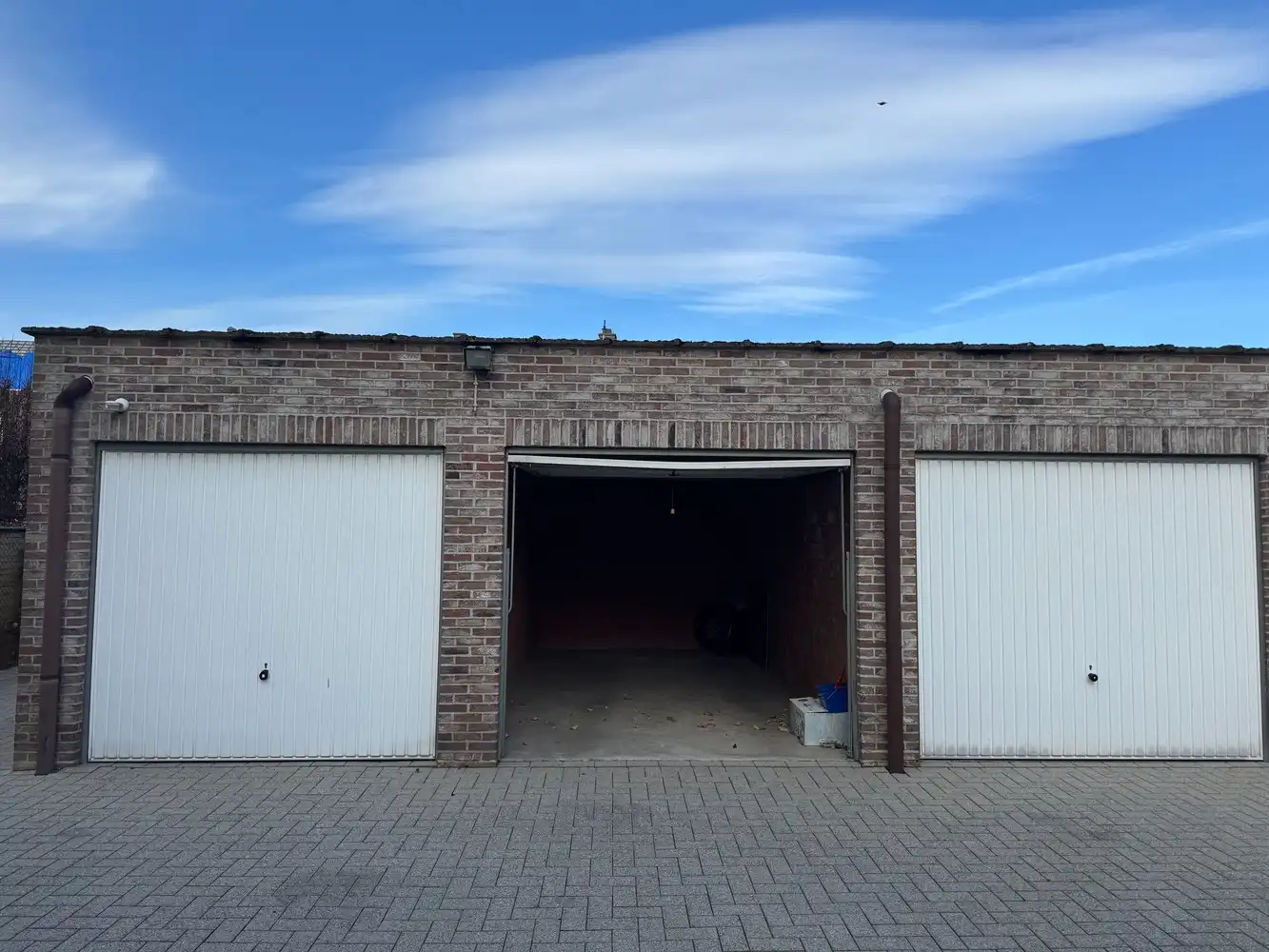 Garagebox met kantelpoort te Wijnegem! foto 3