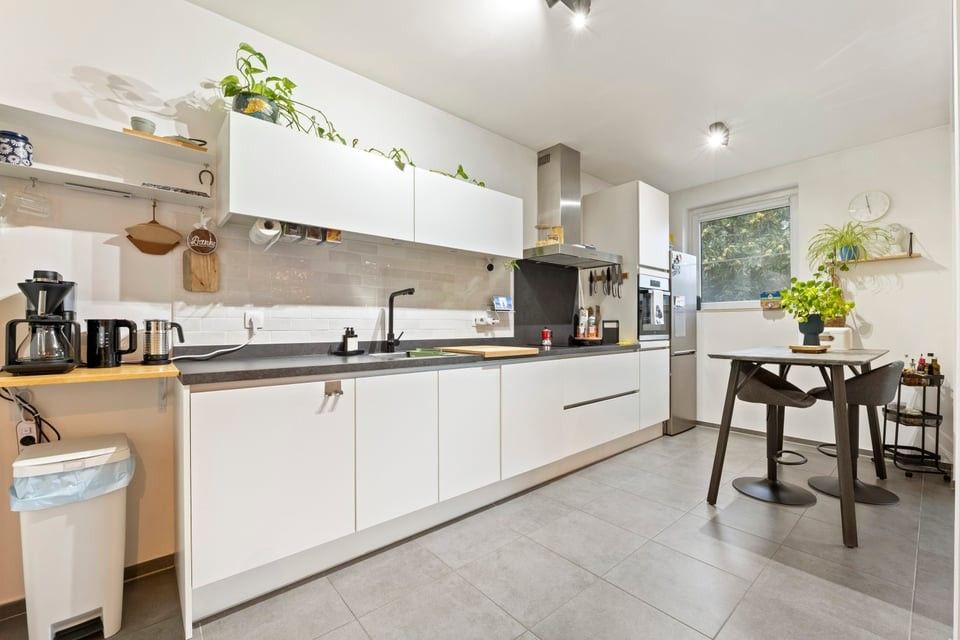 RUIM EN INSTAPKLAAR APPARTEMENT MET 3 SLKS EN EEN PARKEERPLAATS IN GENK foto 8